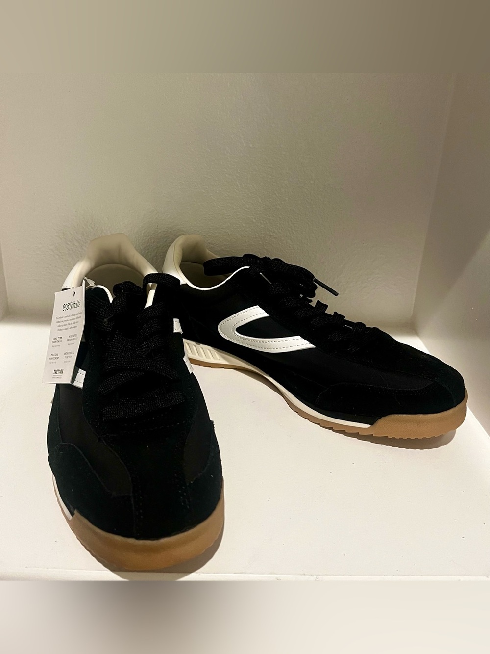 NWT Tretorn Black White Gum Sole Retro Sneakers Size 8.5 - Picture 2 of 8